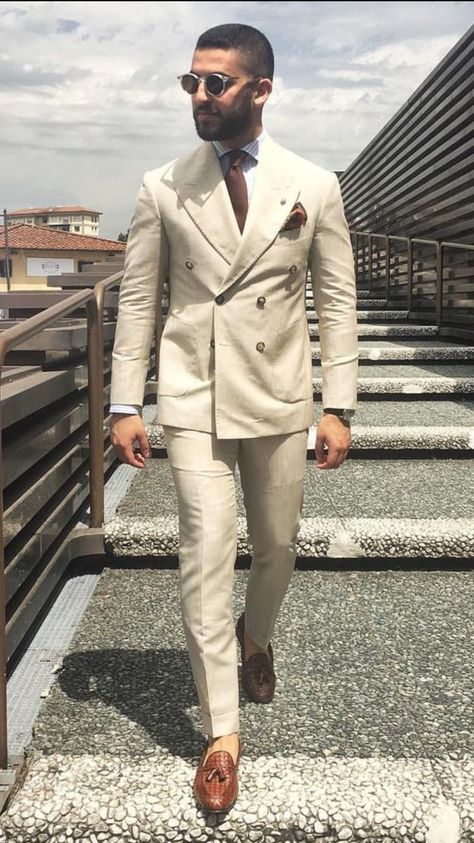 Wimbledon Outfits, Double Breasted Suit Men, Designer Tuxedo, White Wedding Suit, Cream Suit, Stylish Mens Suits, Classy Suits, Beige Suits, Wedding Outfit Men