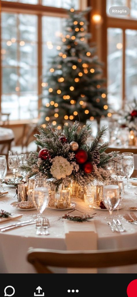 Christmas Wedding Centrepiece Ideas, Christmas Wedding Poinsettia, Simple Christmas Wedding Decor, Christmas Theme Wedding Ideas, Christmas Wedding Ideas Decorations, Christmas Wedding Colors, Rustic Winter Wedding Colors, Winter Wedding Ideas December, Winter Wedding Table Decorations