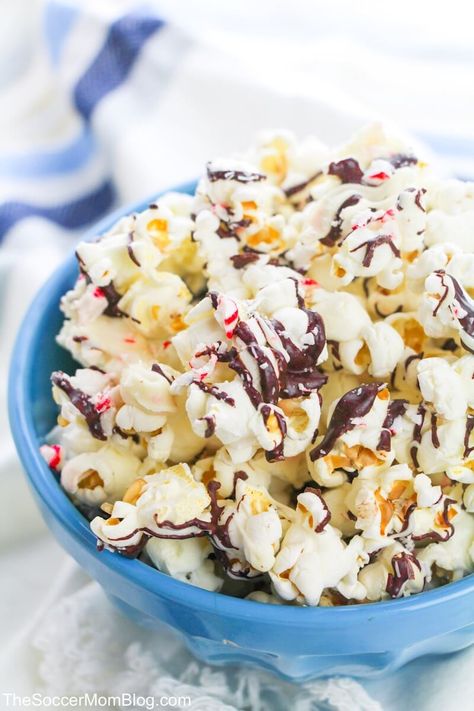 This Peppermint Bark Popcorn is the perfect sweet and salty treat for holiday parties or snacking while watching your favorite Christmas movies! Easy Party Treats, Flavored Popcorn Recipes, Peppermint Popcorn, Salt Craving, Peppermint Chocolate Chip Cookies, Holiday Popcorn, Candy Cane Recipe, Peppermint Cheesecake, Peppermint Chocolate