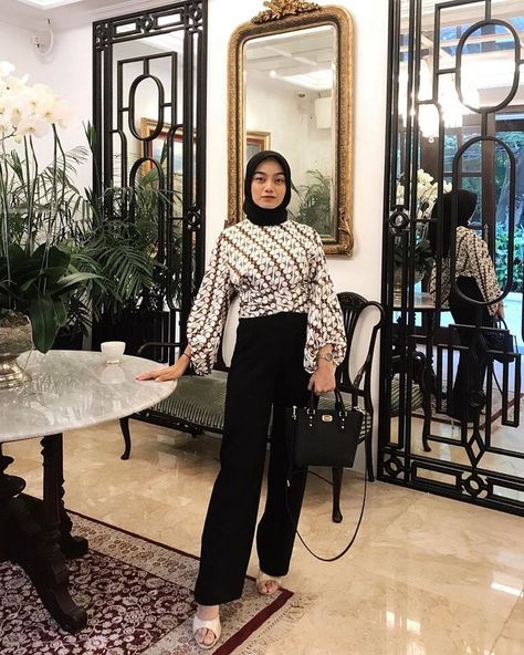 Pin on fashion revolution Kondangan Outfit Hijab Fashion Simple, Ootd Kondangan Hijab Styles Simple, Hijab Kondangan Outfit, Batik Fashion Hijab, Style Kondangan Hijab, Outfit Kondangan Casual, Ootd Kondangan Simple Hijab, Batik Fashion Modern, Batik Formal