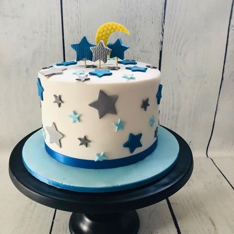 Cookies Cakes on Instagram: “Oh it’s been a busy week! Just a really simple star cake. Don’t forget to like and comment what you think. Taking orders now so feel free…” Space Cake, Star Cake, Like And Comment, Cookie Cake, Cake Ideas, What You Think, You Think, Thinking Of You, Feel Free