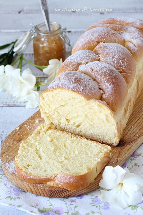 Pan brioche al latte - Il più soffice e il più morbido che avete mai assaggiato Pan Brioche Dolce, Confort Food, Pan Brioche, Brioche Bread, Bakery Recipes, Bread Recipes Homemade, Sweet Cakes, Cooking Time, Sweet Recipes