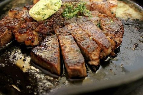 Shallot Butter, Hamburger Steak Recipes, Meat Board, Steak Marinade Recipes, Seasoned Butter, Beef Meals, Porterhouse Steak, Flavored Butter, Steak Marinade