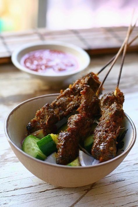 Beef Satay with Spicy Peanut Sauce recipe - I would say Satay is undisputably Malaysia’s “King of Street Foods”. It is enjoyed by people from all walks of life, regardless if you is looking for a light appetizer or a complete meal. It is the perfect item to order, especially when you’re out with a group of friends. #malaysian #satay #beef Beef Satay Recipe, Beef Satay, Satay Recipe, Masakan Malaysia, Satay Chicken, Fruit Kebabs, Peanut Sauce Recipe, Chop Sticks, Spicy Peanut Sauce