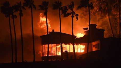 A house burns during the Woolsey Fire on November 9, 2018 in Malibu, California Malibu Rising, Malibu Homes, Fallen Series, Inheritance Games, California Wildfires, Wild Fire, Ventura County, November 9, Oscar Wilde