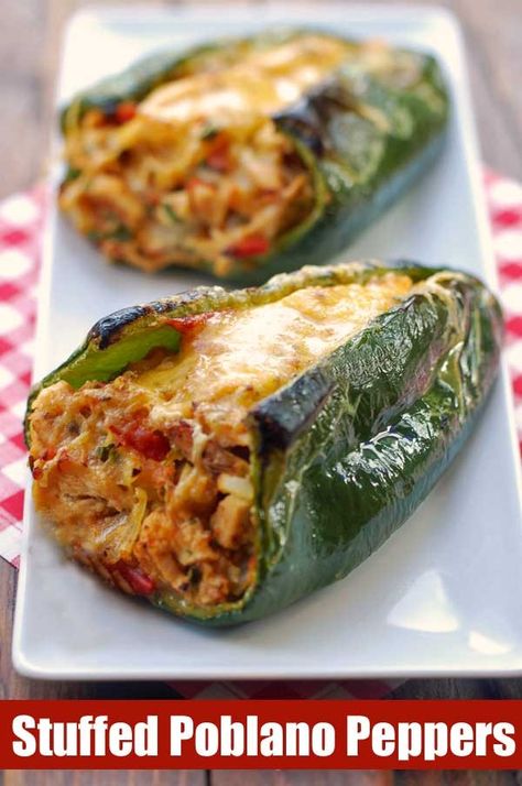 Chicken Stuffed Poblano Peppers, Chicken Stuffed Poblano, Mexican Meat, Poblano Peppers Recipes, Stuffed Peppers Healthy, Authentic Mexican Recipes, Poblano Peppers, Comidas Fitness, Ayam Bakar