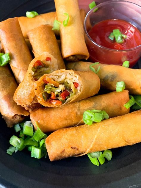 Crispy fried Indo-Chinese (asian) style veg spring rolls that are perfect for a vegetarian (and naturally vegan) starter or appetiser filled with vegetables of your choice like carrots, capsicum, beans and cabbage. #appetiser #snack #bar #fried #recipes #ideas #crowd #party #how #to #make #at #home #simple #crunchy #crispy #vegan #vegetarian #indian #Indo #chinese #asian #style #summer #cigar Vegan Starter, Spring Roll Filling, Veg Spring Rolls, Vegetarian Starters, Fried Recipes, Vegan Starters, Fried Spring Rolls, Vegan Entrees, Vegetable Spring Rolls