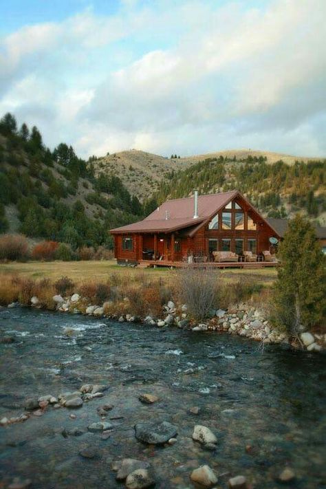 Mountains and a river make a perfect place for this log cabin home Log Cabin Homes, Gömda Rum, Ranch Cabin, Montana Homes, Haus Am See, Rock Creek, Cabin Living, Cabins And Cottages, Cabin Life