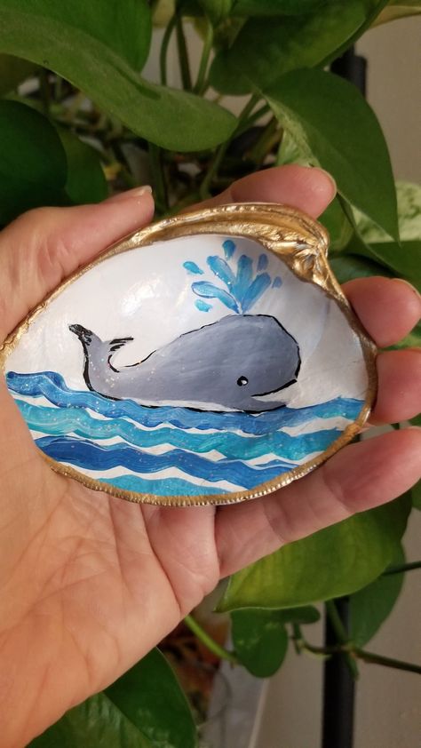 Hand-painted Shell Painted Seashell With Whale Whimsical - Etsy Drawing On Seashells, Painting Shells Ideas, Sea Shell Painting Ideas, Painting On Shells, Painted Shells Seashells, Seashell Painting Ideas, Shell Painting Ideas, Painted Sea Shells, Painting Seashells