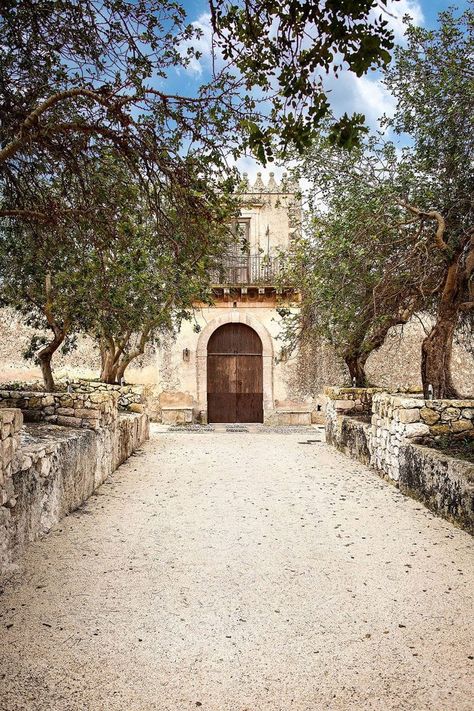 Noto Italy, Mediterranean Hotel, Pergola Attached To House, California Garden, Metal Pergola, Stone Architecture, Rustic Stone, Farm Stay, Diy Pergola