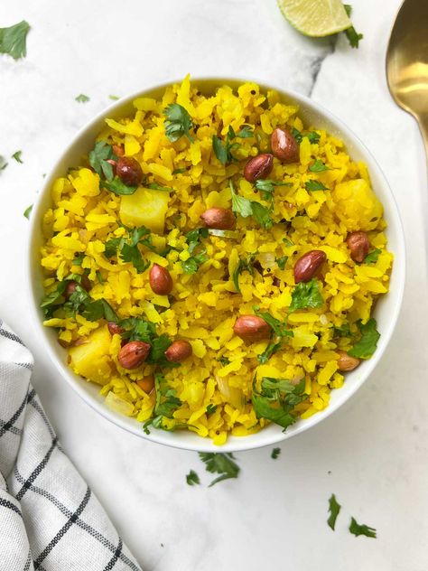 Kanda Poha, Poha Recipe, Clam Recipes, Veggie Delight, Red Rice, Indian Breakfast, Mixed Vegetables, Breakfast Dishes, Banana Bread Recipes