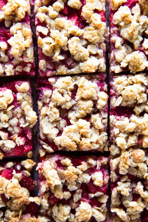 Raspberry Crumble Bars, Raspberry Dessert, Half Baked Harvest Recipes, Raspberry Crumble, Dessert Summer, Crumb Bars, Oat Crumble, Crumble Cake, Crumble Bars