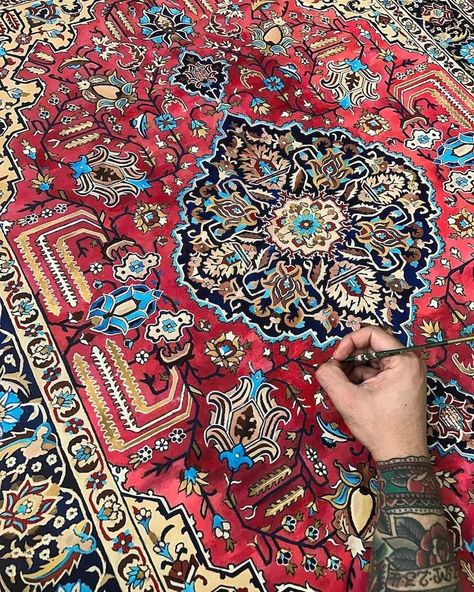 Artist Creates Paintings That Look Like Impossibly-Detailed Persian Carpets - A Miami based artist creates stunningly detailed paintings that look like real Persian rugs. Jason Seife, who is a muralist and a graphic designer, began developing the intricate pictures in 2015 as a form of … Painting Carpet, Detailed Paintings, Persian Carpets, Contemporary Art Painting, Painted Rug, Magic Carpet, Mandala Drawing, Carpet Design, Process Art