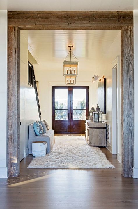 Beach House with Rustic Coastal Interiors - Home Bunch Interior Design Ideas Cottage Entryway, Rustic Remodel, Beach Decor Living Room, Beach House Tour, Beach Living Room, Living Room Decor Inspiration, Interior Remodel, Coastal Living Rooms, Style Cottage