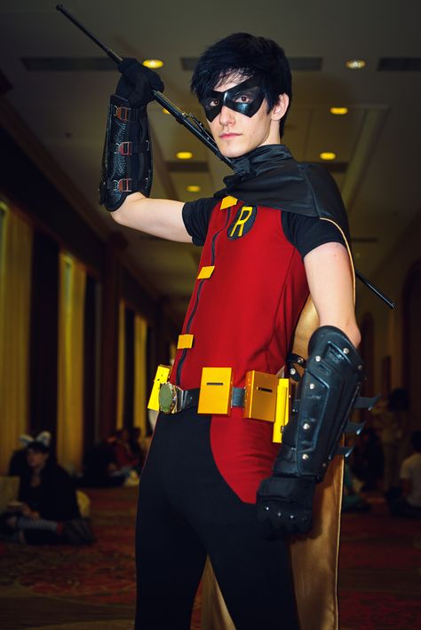 Rys costume?? Teen Titans- Robin cosplay. Cosplay Robin, Robin Outfit, Teen Titans Cosplay, Young Justice Robin, Robin The Boy Wonder, Teen Titans Robin, Robin Costume, Robin Cosplay, Dc Comics Cosplay