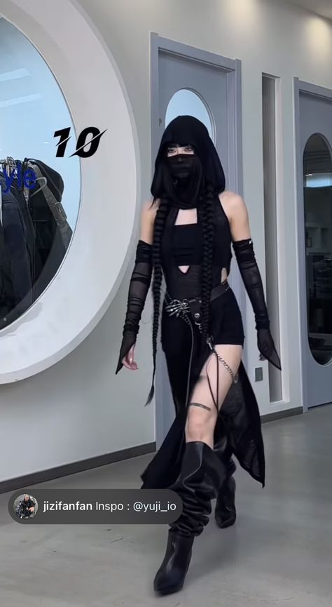 Goth Ninja Fashion, Rave Outfits Cyberpunk, Black Cyberpunk Outfit, Cyberpunk Outfit Futuristic, Distopia Aesthic Outfit, Futuristic Outfits Women, Cyberpunk Outfit Women, Techno Dress, Black Rave Outfits