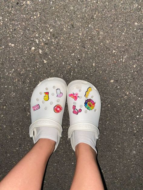 Crocs Outfit, White Crocs, Crocs Fashion, Shoe Inspo, Crocs Shoes, Shoes White, White Shoes, Birthday Wishes, Sandals