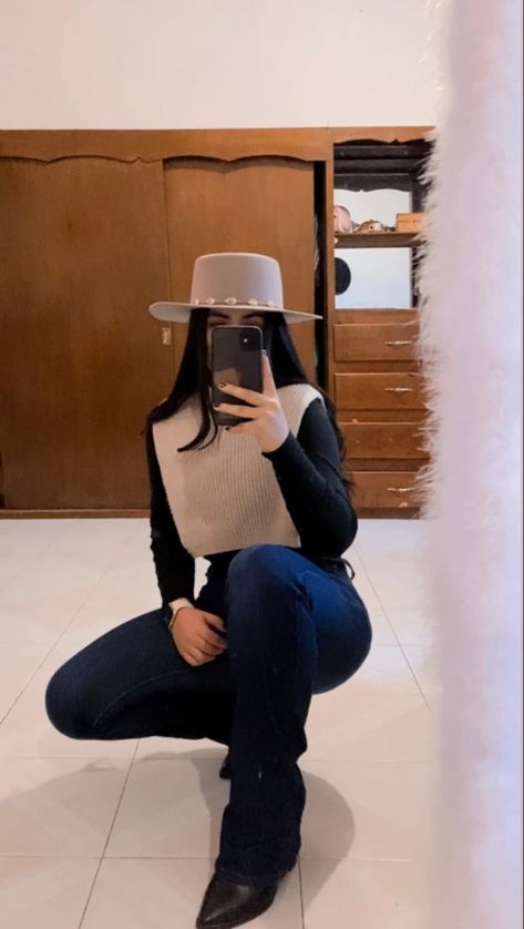 Casual Mexican Outfit, Fresa Vaquera Outfits, Rancho Outfit Mexican Winter, Baile Outfits Mexican Concert, Winter Mexican Outfit Ideas, Mexican Rancho Outfits, El Rancho Outfit, Look Con Sombrero Outfits, Women’s Western Hats