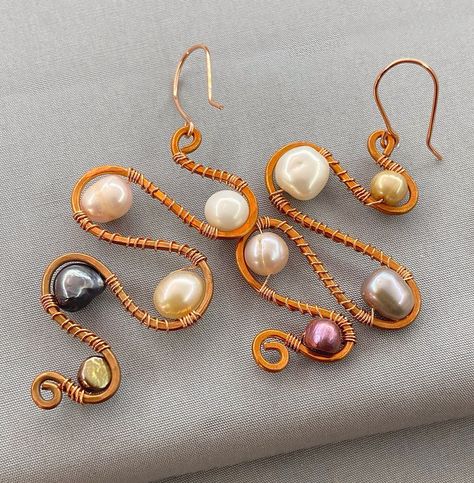 Bare Copper & Pearl Abstract Earrings - Squiggle Earrings - Zig Zag Earrings - Wavy Earrings - Beaded Jewelry - June Birthstone Jewelry A very quirky style earrings featuring an abstract squiggle with multi colored cultured Pearls. The hammered squiggle has been carefully wire wrapped with Pearls. Choose your favourite design by opting for A, B or C from the drop down-menu to complete your order. There's a matching necklace to accompany the earrings, which you can find here - https://etsy.me/2vF Wire Earrings Handmade, Long Pearl Earrings, Quirky Style, Bijoux Fil Aluminium, Pearl Gifts, Lapis Lazuli Jewelry, Headpiece Jewelry, Abstract Earrings, Copper Pearl