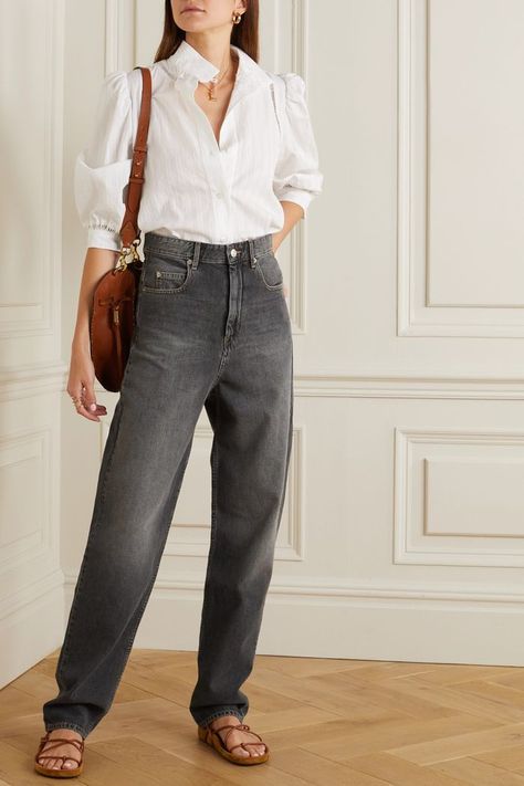 Spring Minimalist Outfit, Look Short Jeans, Fall Denim Trends, Grey Jeans Outfit, Denim Pants Outfit, Gray Denim Pants, Denim Jeans Outfit, Jeans Trend, Designer Jeans For Women