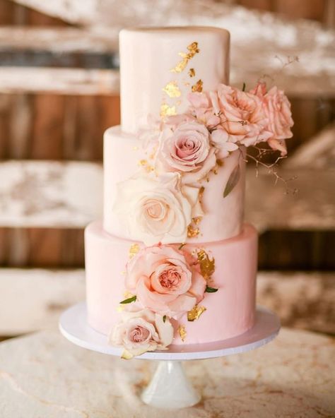 @thecoordinatedbride: “Blush, Rose Gold & Ivory Heaven!!! How cute is this cake?  .. .. ..  Images:@anaisabelphotography…” Waterfront Ceremony, Wedding Cake Sizes, White Fondant Cake, Quince Cakes, Quince Cake, Prosecco Bar, Rose Gold Wedding Cakes, Pink Quince, Three Tier Cake