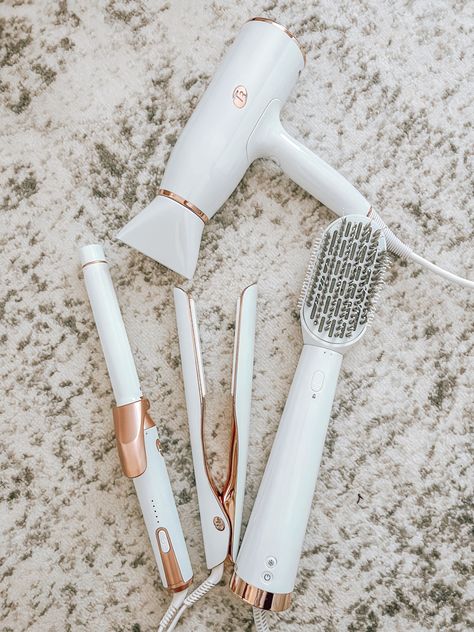 Travel Hair Tools, Curling Iron Aesthetic, Hair Supplies Aesthetic, Hair Dryer Aesthetic, Hair Straightener Aesthetic, Hair Brush Dryer, Curly Frizzy Hair, Brush Hair Dryer, Aesthetic Supplies