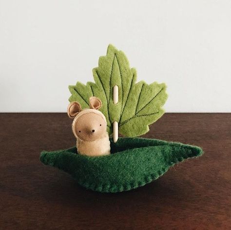 . Felt Imaginative Play, Felted House, Felted Leaves, Felt Leaf, Felt Play Mat, Handmade Felt Ornament, Mini Mundo, Wood Peg Dolls, Felted Wool Crafts