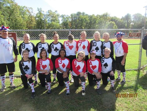 Softball Team Costumes Group Halloween, Soccer Player Halloween Costume, Baseball Halloween Costume, Kids Soccer Team, Halloween Softball, Team Halloween Costumes, Team Mom Baseball, Softball Tournament, Sports Halloween