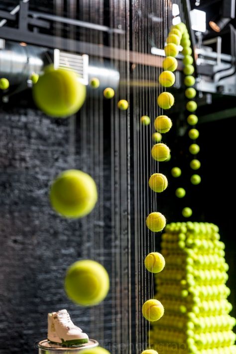 Upcycling, Sports Exhibition Design, Tennis Bar, Tennis Court Design, Tennis Artwork, Nike Retail, Tennis Academy, Vitrine Design, Tennis Store