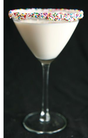 Cake Martini Recipe, Cake Vodka Recipes, Cake Batter Martini, Birthday Cake Martini, Cake Martini, Cake Vodka, White Chocolate Liqueur, Martini Party, Chocolate Creme