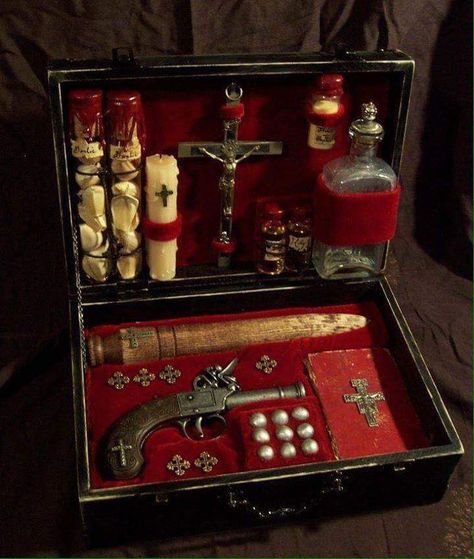 Victorian vampire kit Real Vampires, Victorian Vampire, Diesel Punk, Vampire Goth, Vampire Hunter, Vampire Slayer, Monster Hunter, Dracula, 그림 그�리기