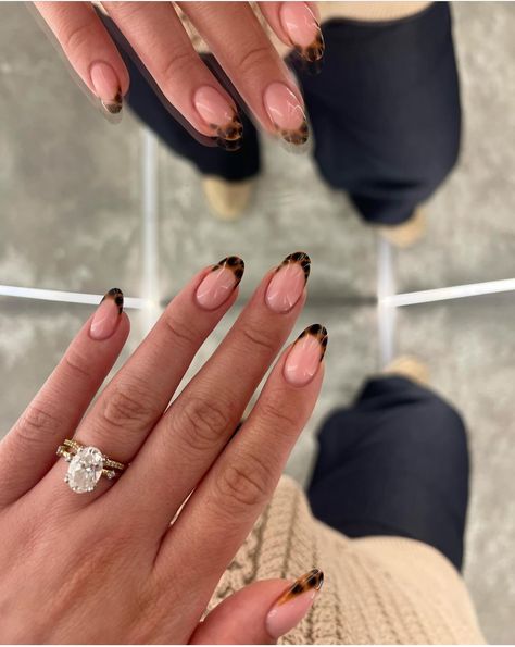 Neutral French Nails, Drake Motivation, Model Pilates, Y2k Tiktok, Fall Almond Nails, Outfits Asian, Paznokcie Hello Kitty, Viral Aesthetic, Kutek Disney