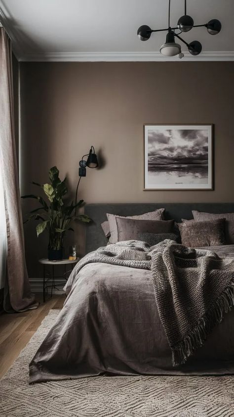 Grey And Brown Bedding, Urban Chic Interior Design, Trendy Bedroom Ideas 2024, Dark Taupe Bedroom, Bedroom Ideas With Grey Bed, Grey Flooring Bedroom, Dark Grey Bedding Ideas, Dark Beige Bedroom, Charcoal Bedroom Ideas