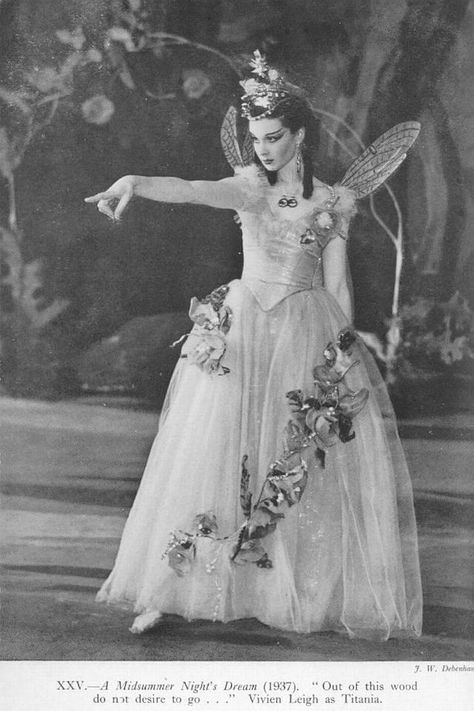 Vivien Leigh as Titania, Queen of the Fairies, in 'A Midsummer Night's Dream' Oh My Goddess, Foto Transfer, Vivien Leigh, Midsummer Nights Dream, Darjeeling, Actrices Hollywood, Vintage Hollywood, Hollywood Glamour, Vintage Beauty