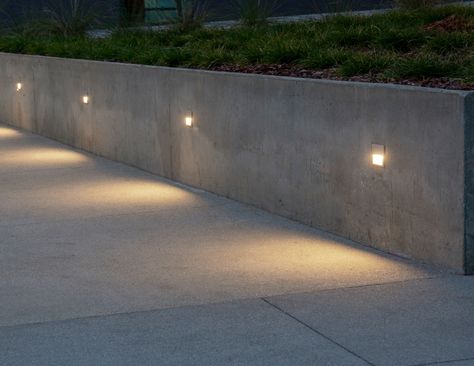 Retaining Wall With Lighting, Up And Down Wall Lights Outdoor, Concrete Wall Lighting Exterior, Concrete Lighting Outdoor, Wall Outdoor Lighting, Outdoor Down Lighting, Landscape Wall Lighting, Exterior Step Lighting, Landscape Lights Front Yard