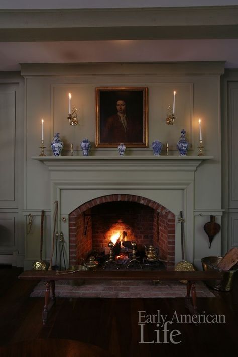 Colonial House Interior, Colonial Interior, Primitive Homes, Colonial Design, Colonial Decor, Interior Renovation, Home Fireplace, Primitive Decorating Country, Colonial Style