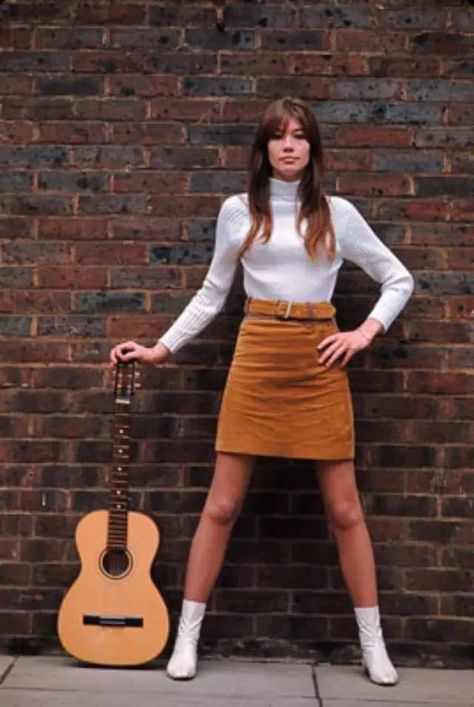 Francoise Hardy Style, 70s Mode, Fashion 60s, Moda Hippie, Cowgirl Style Outfits, Fashion 1970s, Francoise Hardy, Fashion 70s, Charles Jourdan