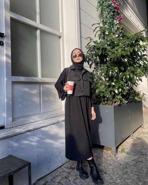 All Black Outfit Hijab, All Black Hijab Outfit, Black Skirt Hijab Outfit, Black Skirt Outfit Hijab, Black Outfit Hijab, Black Hijab Outfit, Stylish Outfits Casual, Black Skirt Outfits, Black Hijab