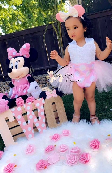 Minnie Mouse Birthday Outfits, Two Minnie Mouse Birthday, Miney Mouse Birthday, Mini Mouse Photo Shoot Ideas, Minnie Mouse Birthday Photoshoot, Romper Halloween Costume, Minnie Mouse 2nd Birthday Party, Minnie Mouse Themed Birthday Party, Tutu Minnie