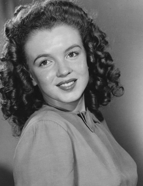 Jean Rose, Young Marilyn Monroe, Norma Jean Marilyn Monroe, Marilyn Monroe Art, Joe Dimaggio, Marilyn Monroe Photos, Jean Vintage, Becoming A Model, Norma Jean