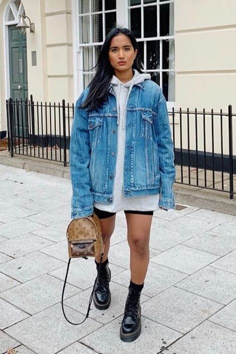 Jean Jacket And Biker Shorts Outfit, Bike Shorts Fall, Biker Shorts And Jean Jacket Outfit, Biker Shorts Jean Jacket Outfit, Long Bike Shorts Outfit, Outfits With Long Jean Jackets, Denim Jacket Shorts Outfit, Bikershort Outfit Ideas, Shorts With Jacket Outfit