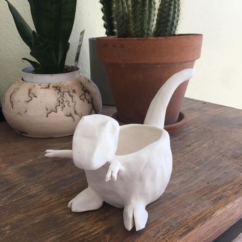 T Rex Clay Sculpture, Air Dry Planter, Dinosaur Pinch Pot, Pinch Pot Planter Ideas, Air Dry Clay Dinosaur, Clay Planter Ideas, Dinosaur Ceramics, Dinosaur Pottery, Clay Pinch Pot Ideas