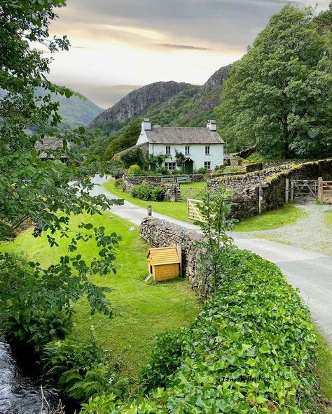 Yew Tree Farm, Coniston in the Lake District🍃Photo by @lensereflection on Instagram Bonito, Country Living Uk, British Cottage, Yew Tree, Lake District England, Thatched Cottage, Countryside House, British Countryside, English Country House