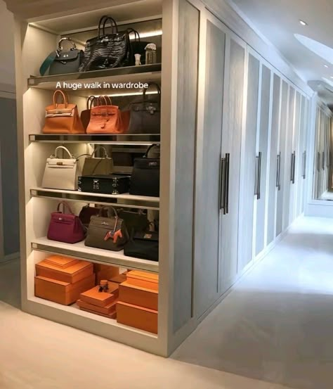 Dream Closet Design, Beautiful Closets, Luxury Closets Design, Closet Room, Dream Closets, Closet Goals, Room Closet, Dressing Room Design, Rich Kids