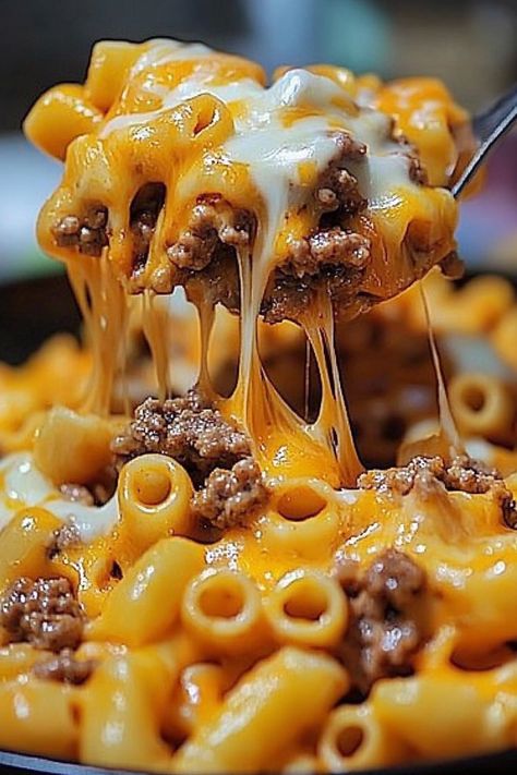 Cheesy Sloppy Cheeseburger Pasta The Best Cheeseburger Recipe, Cheesy Sloppy Cheeseburger Pasta, Pretty Food Recipes, Lazy Food Ideas, Things To Make With Ground Beef, Classic Dinners, Cheesy Foods, Beef Tomato Sauce, Classic Cheeseburger