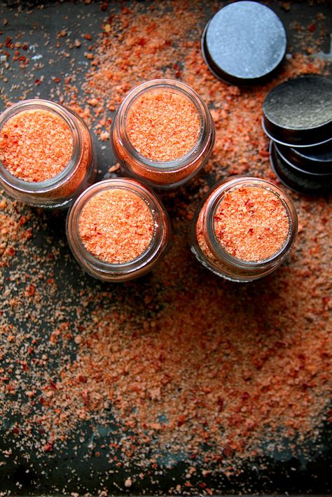 Chilli Salt Recipe, Chili Salt Recipe, Infused Salt Recipes, Flavored Salts Recipes, Flavoured Salt, Infused Salts, Herb Salt Recipe, Flavored Salt, Infused Salt