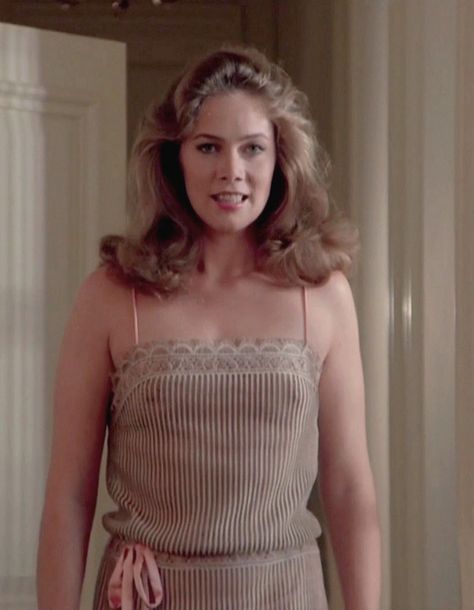 Kathleen Turner Kathleen Turner Body Heat, Older Actresses, Kathleen Turner, Pin Up Girl Vintage, Old Hollywood Stars, Curvy Women Jeans, Body Heat, Up Girl, Celebrity Dresses