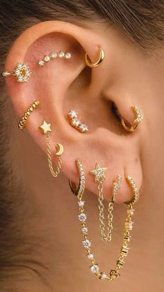 Ear Full Of Piercings, Ear Piercing Inspiration, Full Ear Piercings, Piercing Inspiration, Henna Designs Wrist, Pretty Ear Piercings, Cute Piercings, Brown Wallpaper, Dream Style