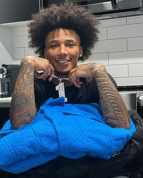 Mikey Williams Hair, Fine Nba Players, Mikey Williams Tattoo, Mikey Williams, Mike Williams, Sagging Pants, W Pics, Nba Fashion, Basketball Is Life