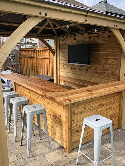 Patio Bars Outdoor Decks, Outside Bars Ideas, Backyard Diy Bar, Outdoor Corner Bar Ideas, Bar On Patio Ideas, Home Outdoor Bar Ideas, Bar Pergola, Outdoor Bar On Patio, Outdoor Patio With Bar